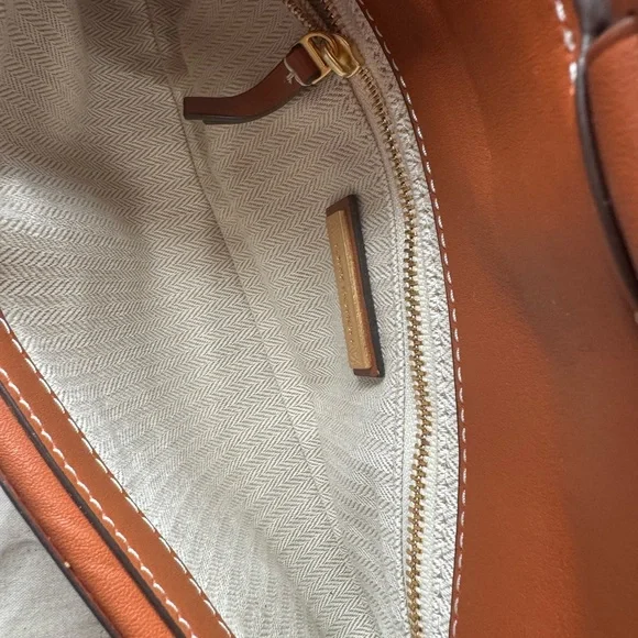 Authenthic Tory Burch Miller clutch in excellent condition!! - Picture 6 of 10